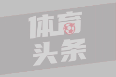 男子出海打捞上来的生蚝带商品标签